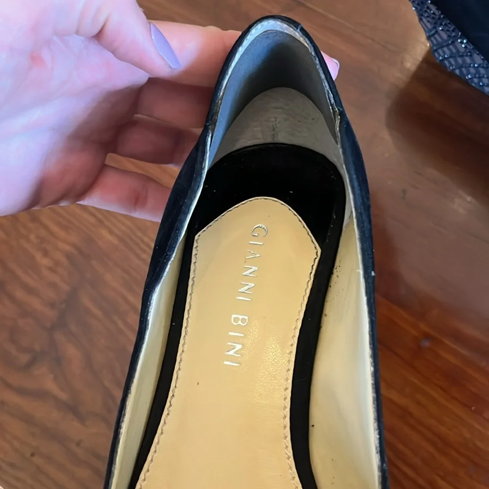 Gianni Bini Women's Black Courts - Picture 10 of 11